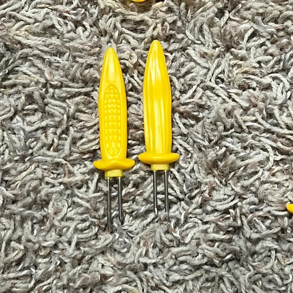 Vintage Yellow Plastic‎ Corn on the Cob Serving Set 4 Dishes and 3 pr Holders